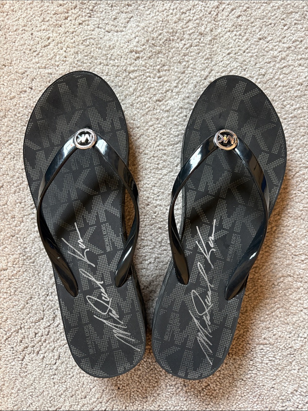 Michael Kors Black Patent Logo Thong Sandals, size 11